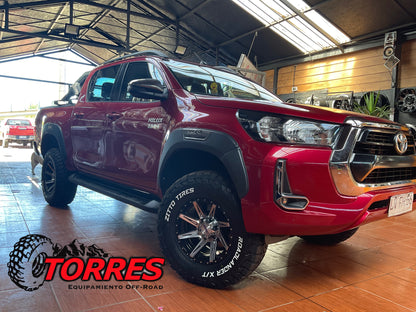 KIT NEBLINEROS TOYOTA HILUX  BILSEL CROMADO PARA MODELO  2021 - 2024